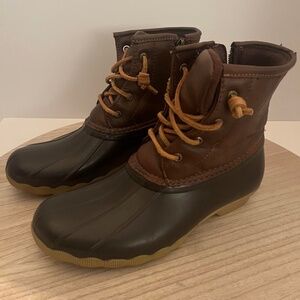 Sperry Girls Saltwater Duck Boots – Size 5 (Brown Waterproof)